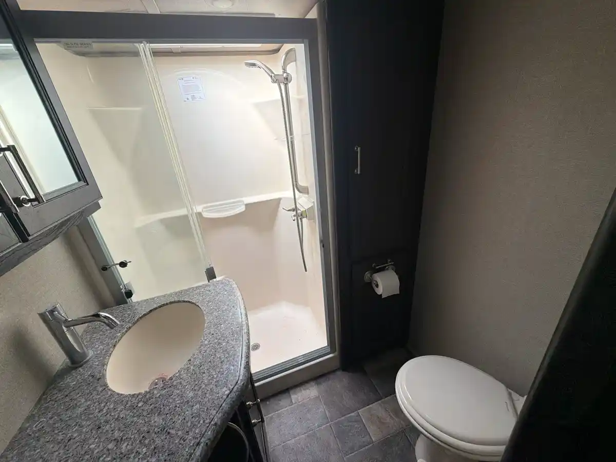 2017 Keystone Fuzion 325 - Image 20