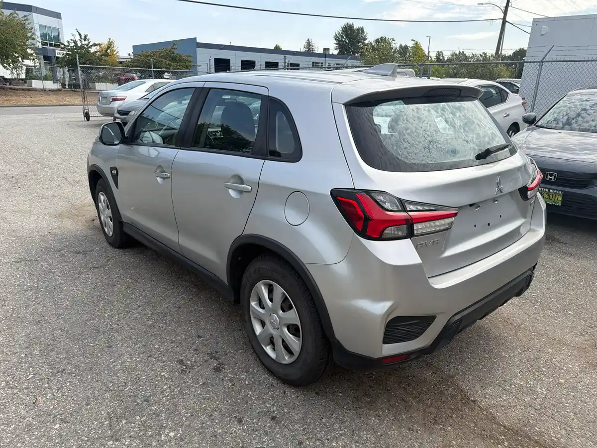2021 Mitsubishi RVR ES - Image 8