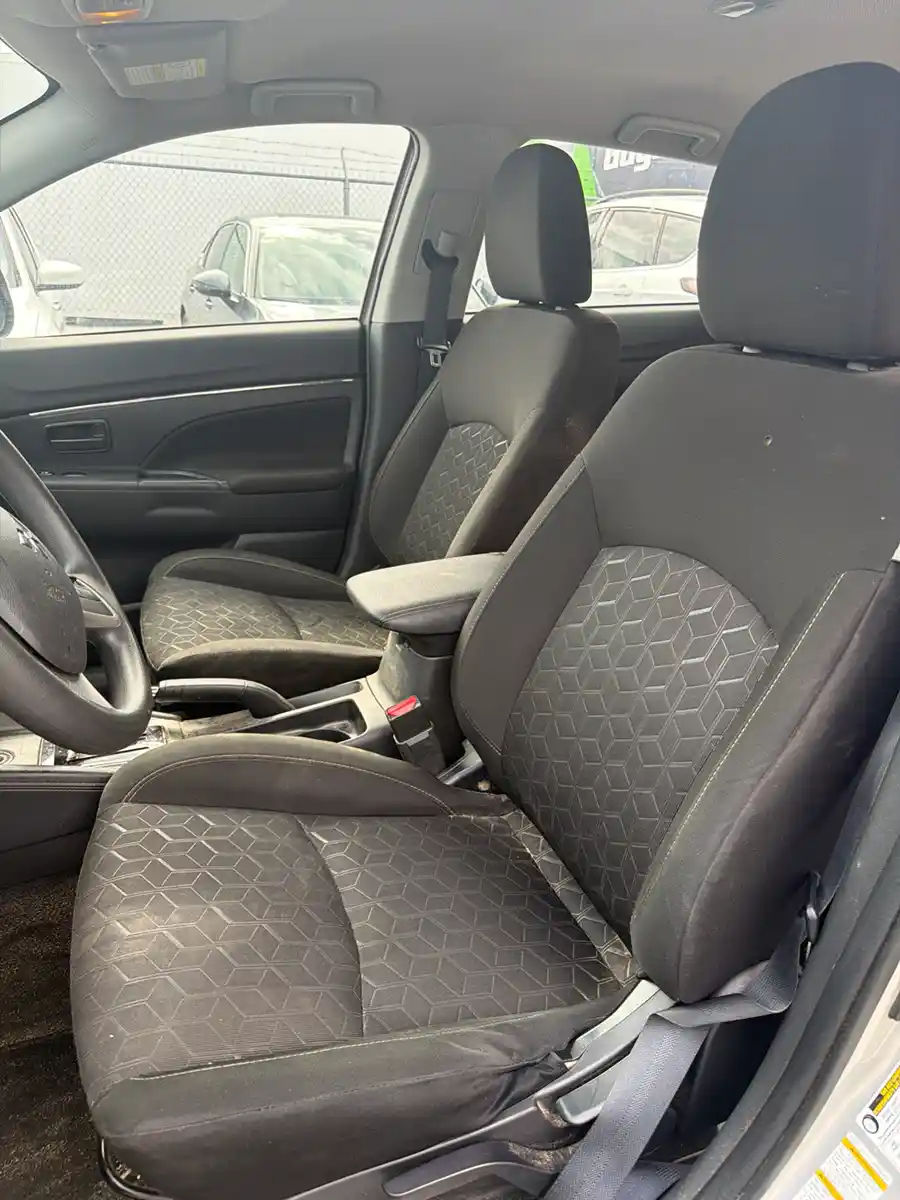 2021 Mitsubishi RVR ES - Image 14