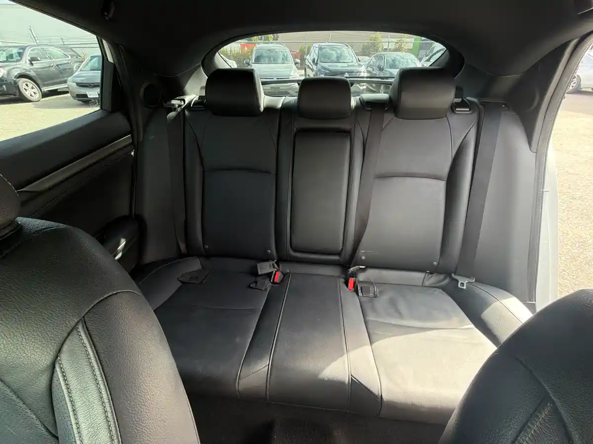 2018 Honda Civic Sport Touring - Image 13