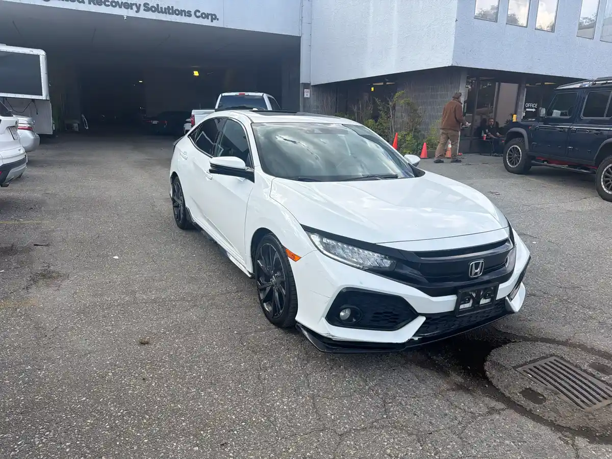 2018 Honda Civic Sport Touring - Image 3
