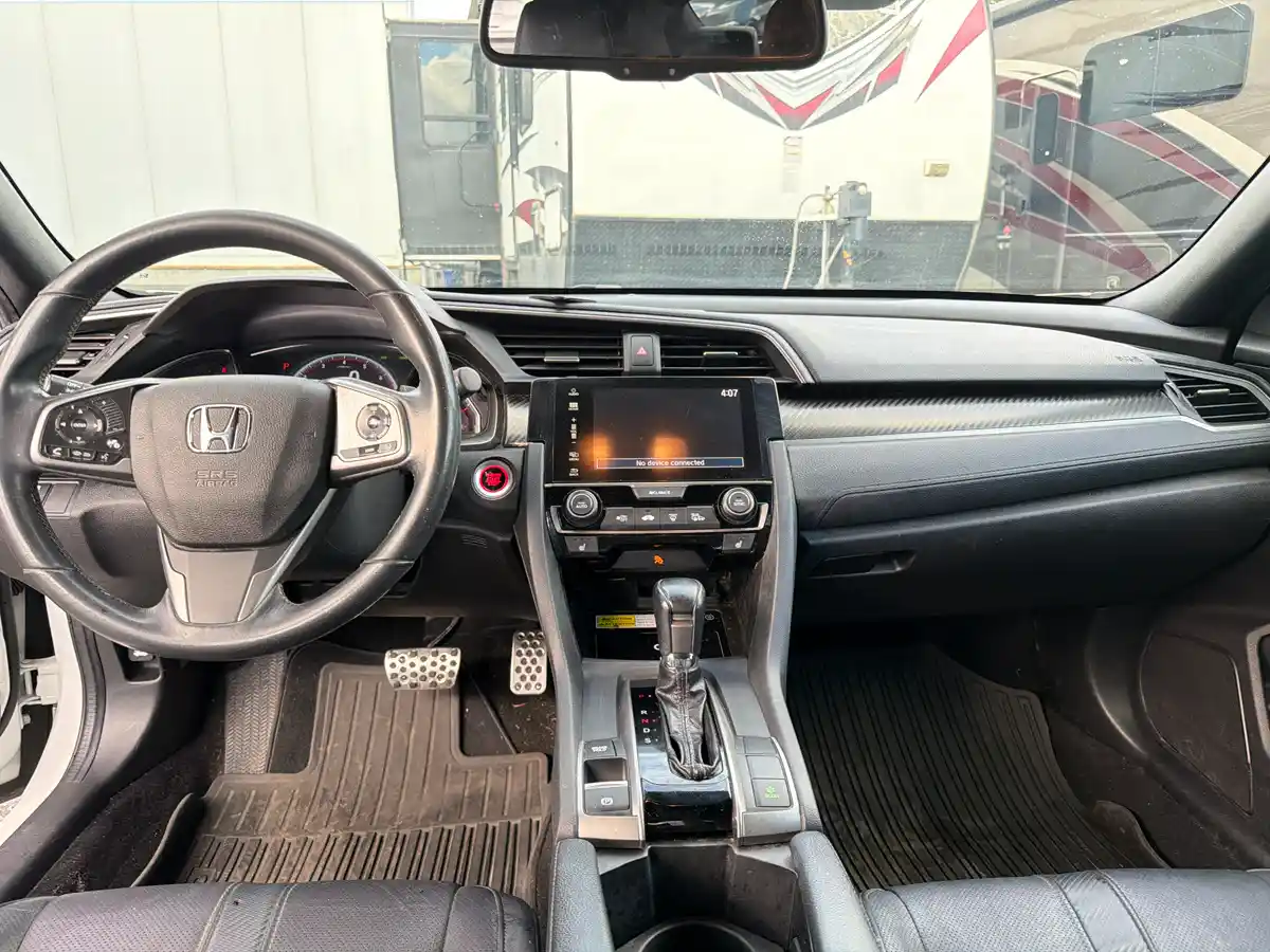 2018 Honda Civic Sport Touring - Image 10