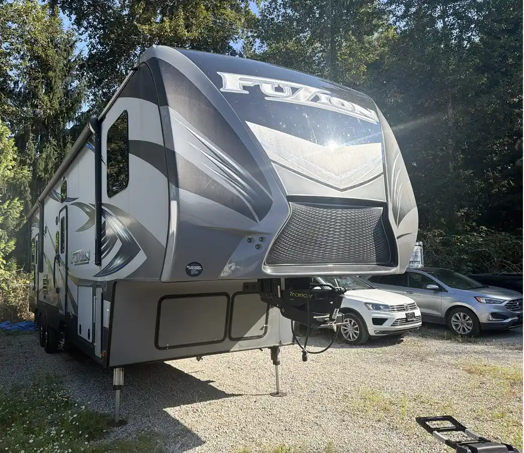 2017 Keystone Fuzion 325