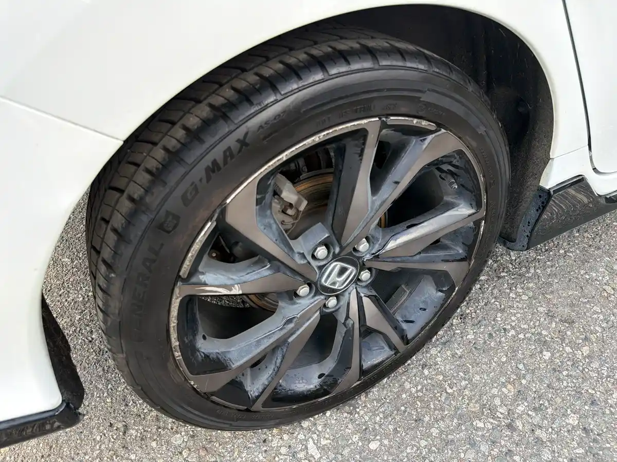 2018 Honda Civic Sport Touring - Image 30