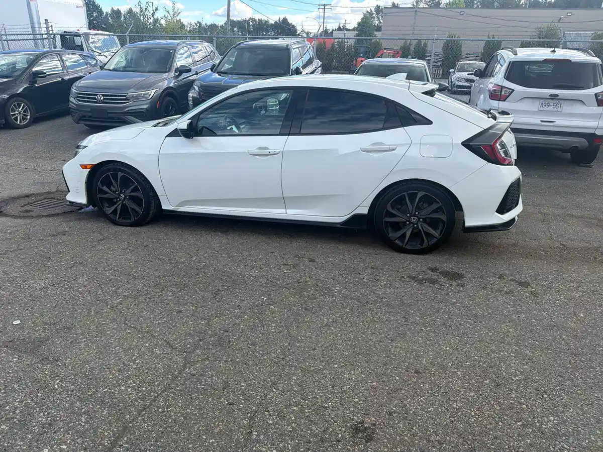 2018 Honda Civic Sport Touring - Image 7