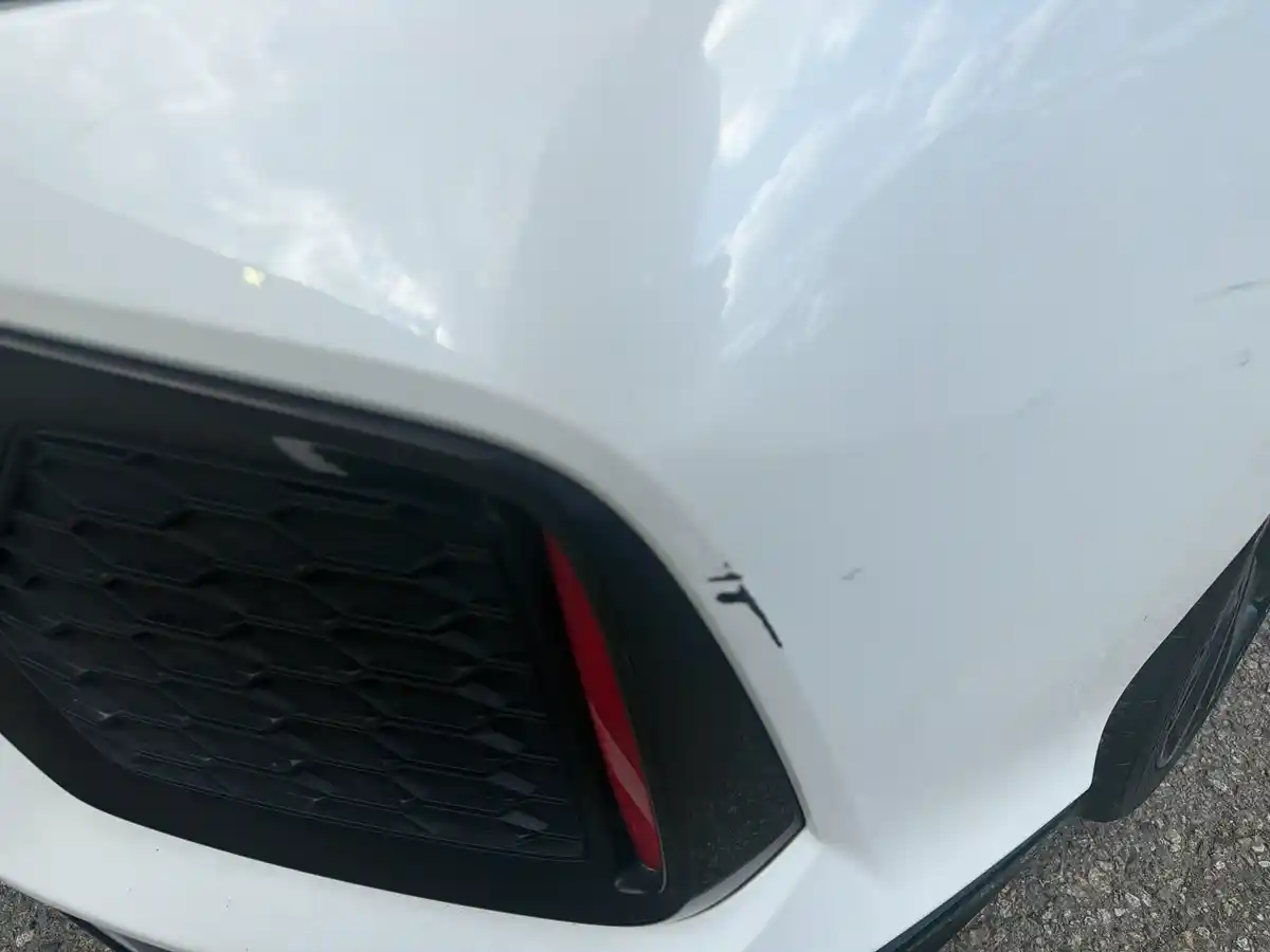 2018 Honda Civic Sport Touring - Image 23