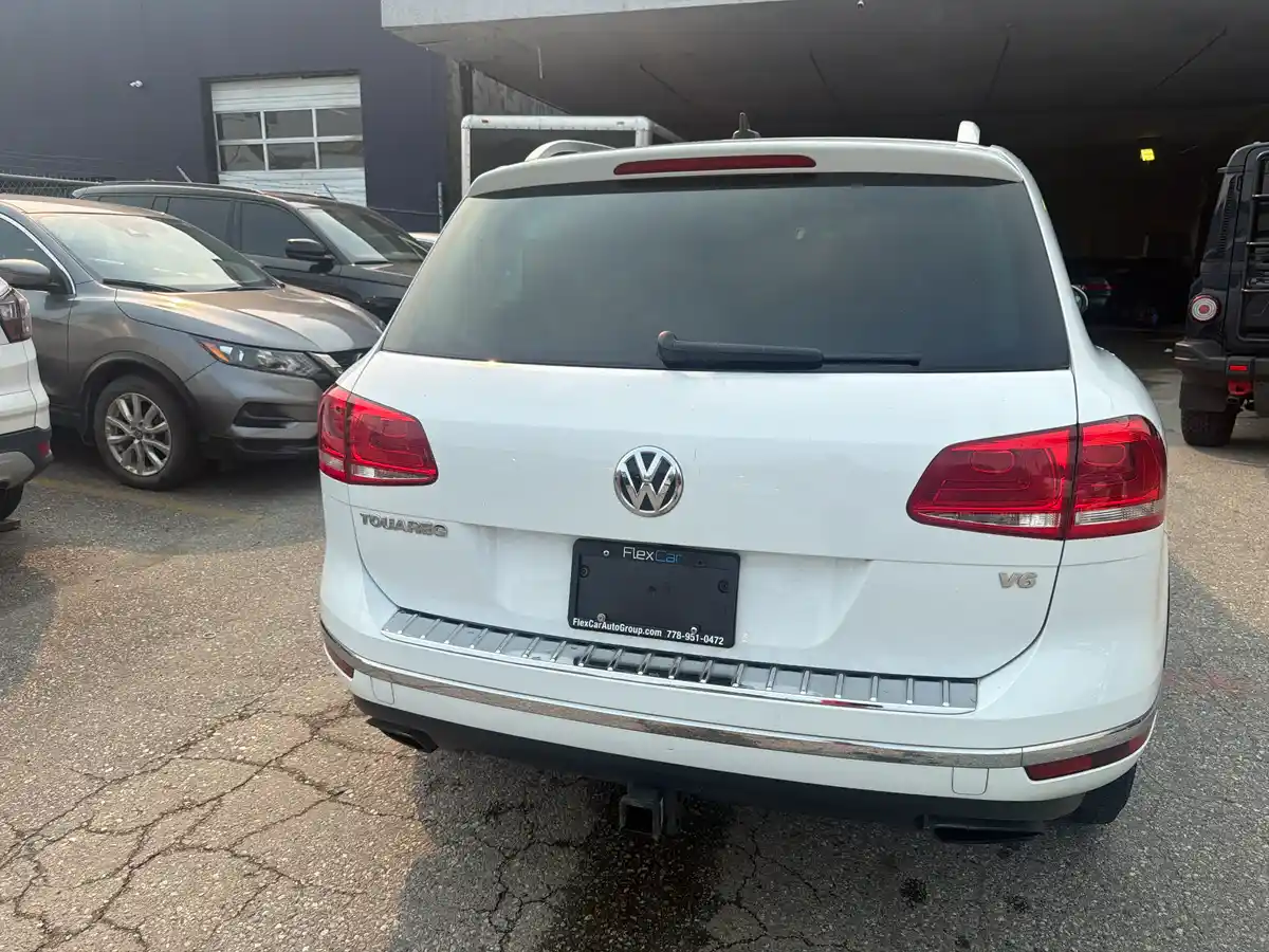 2016 Volkswagen Touareg - Image 8