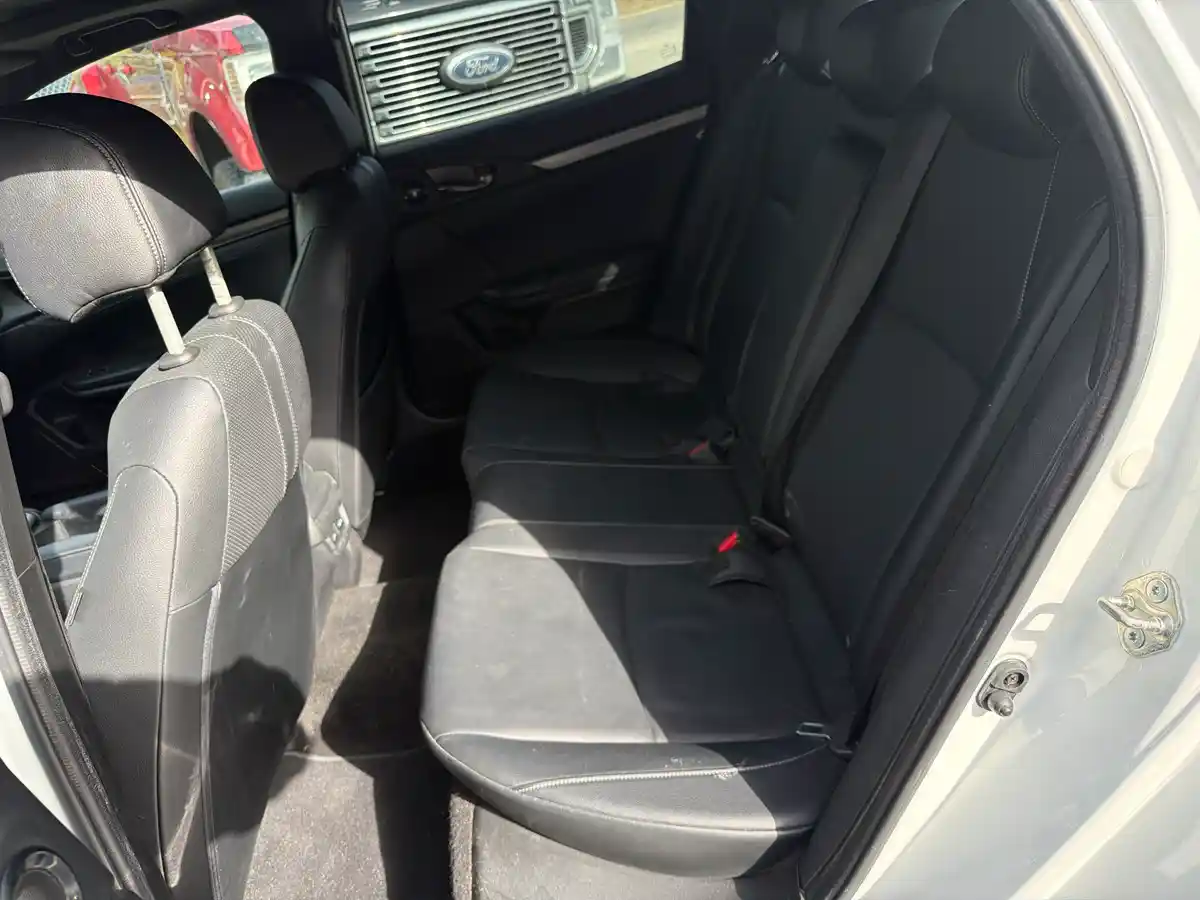 2018 Honda Civic Sport Touring - Image 20