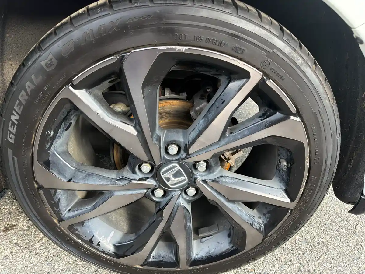 2018 Honda Civic Sport Touring - Image 17