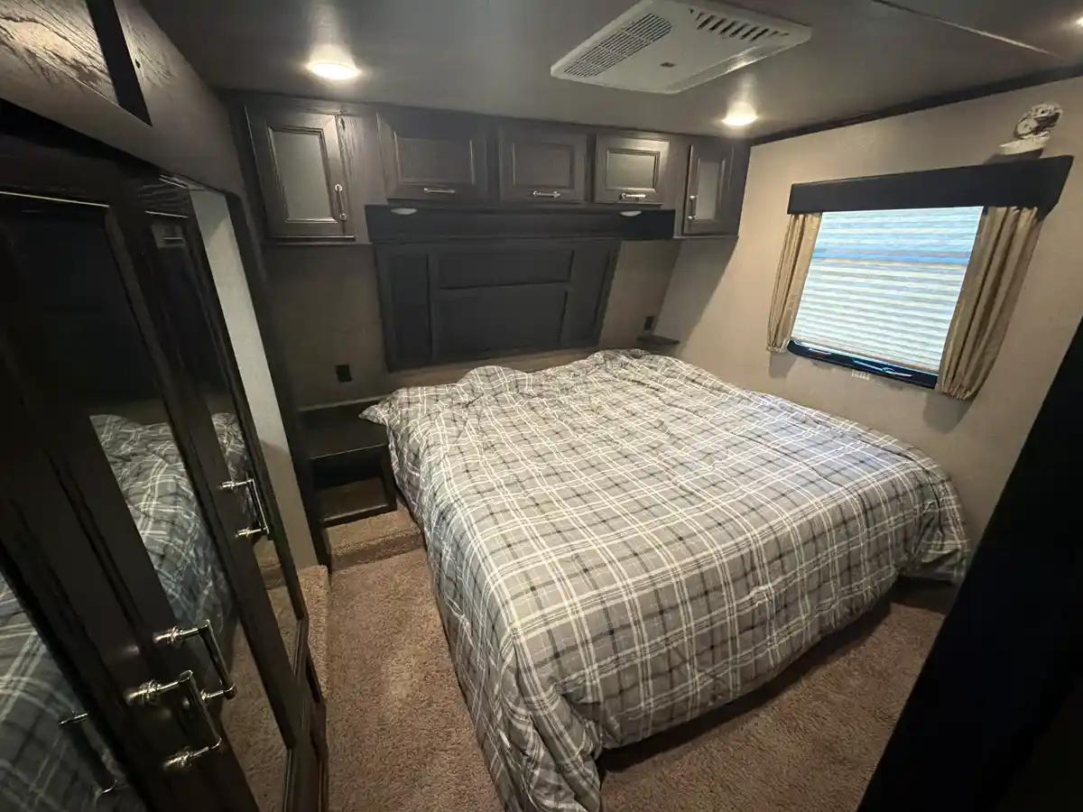 2017 Keystone Fuzion 325 - Image 16