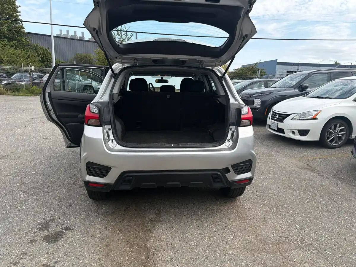 2021 Mitsubishi RVR ES - Image 10