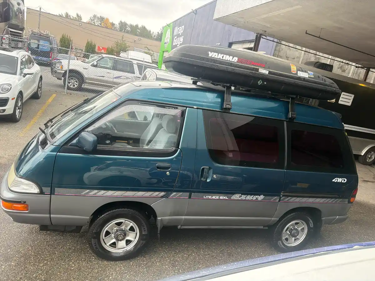 1994 Toyota LiteAce GXL - Image 2