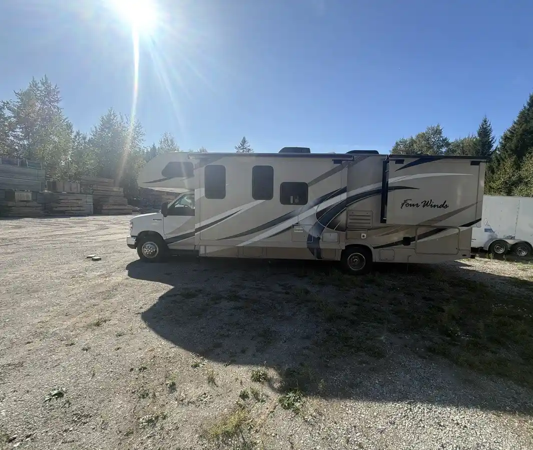 2018 Thor Motor Coach Four Winds 29G - Image 4