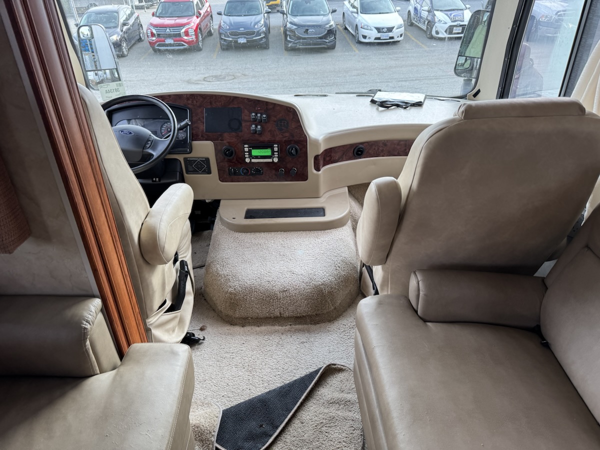 2010 Holiday Rambler Admiral 34 SBD - Image 10