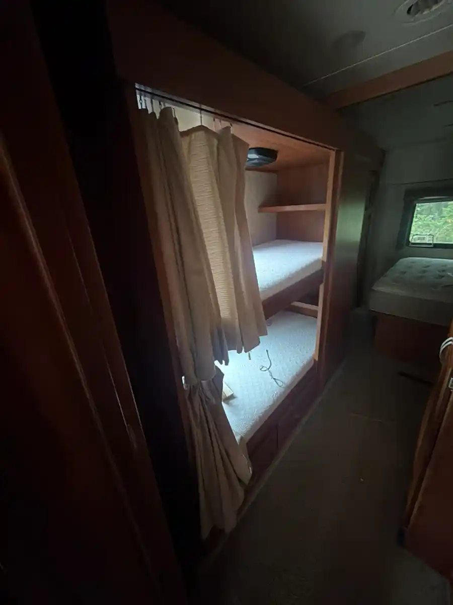 2010 Holiday Rambler Admiral 34 SBD - Image 15