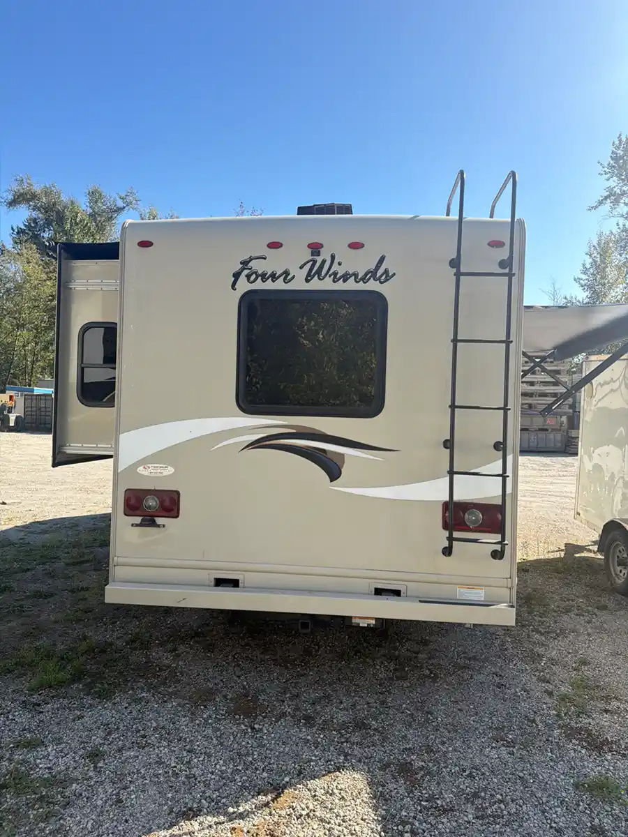 2018 Thor Motor Coach Four Winds 29G - Image 5