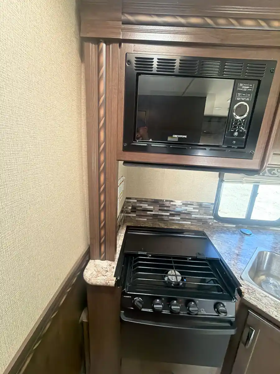 2018 Thor Motor Coach Four Winds 29G - Image 11