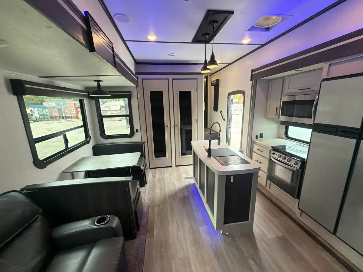 2021 CrossRoads Cruiser 3851BL - Image 5